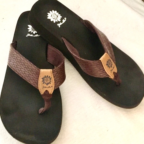 Women’s Yellowbox Sandals - Picture 2 of 3